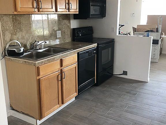 2nd image of 401 N 96th Pl