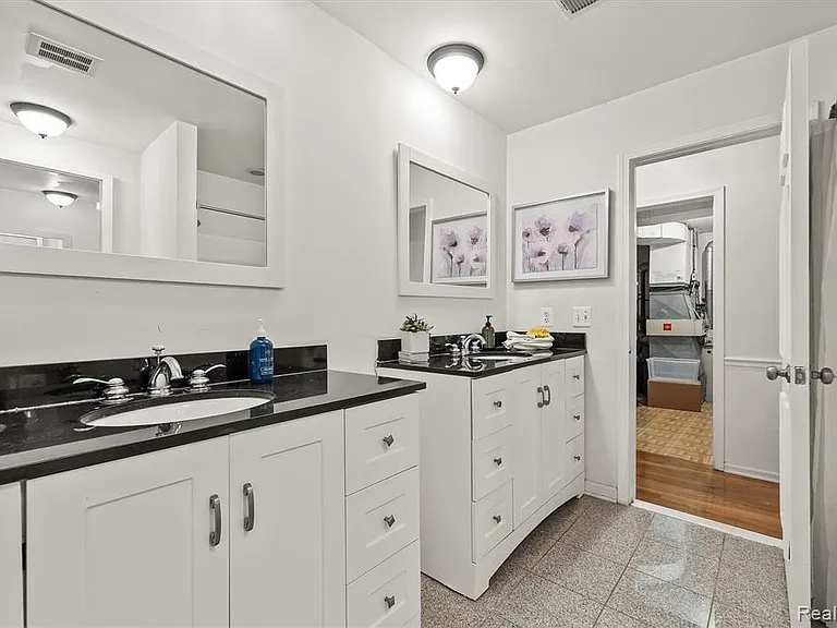 42160 Woodward Ave #18 — Photo 16