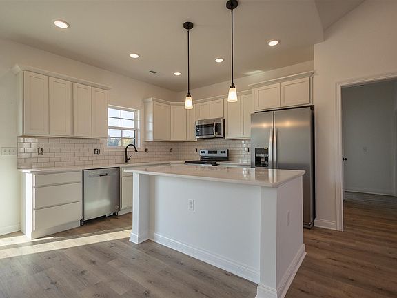 2nd image of 2661 Cedrus Ave