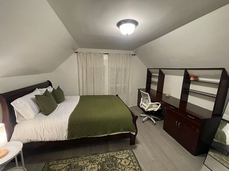 2nd image of 18 Pond St #18