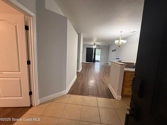3rd image of 441 Waterside Cir