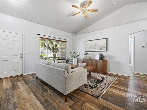 5th image of 2505 S Bluegrass Dr