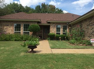 1213 Brazos Dr, Benbrook, TX 76126