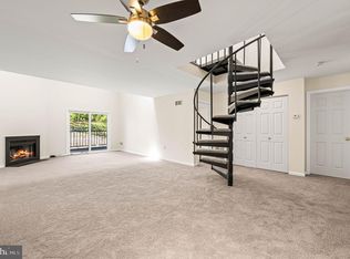 242 Valley Stream Ln, Chesterbrook, PA 19087