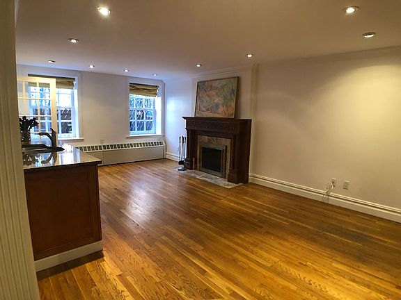 3rd image of 168 Waverly Pl #G