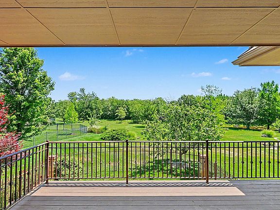 4th image of 215 E Pine Meadow Ct