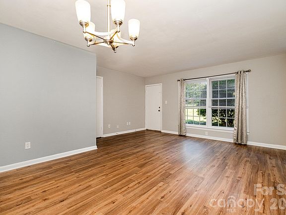 4th image of 4609 Coronado Dr APT N