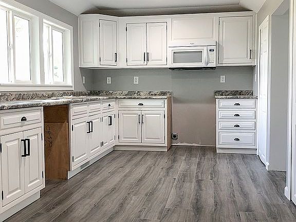 Trey ceiling, custom cabinet