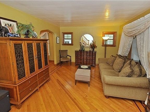 4th image of 152 Fairway Ave
