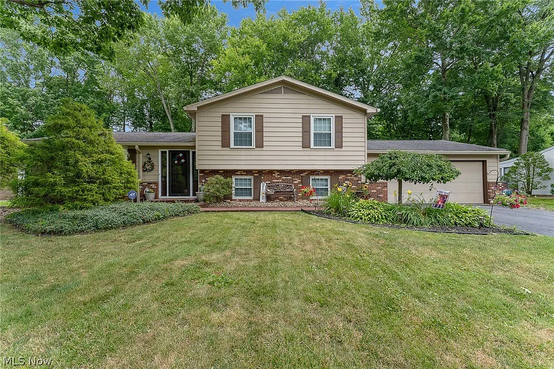 8666 Bayberry Dr NE photo 1