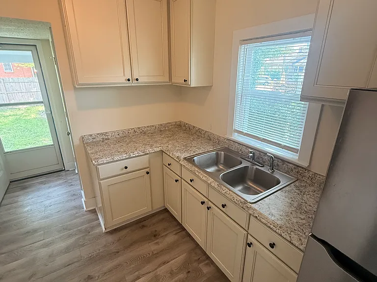 209 Highland Ave — Photo 30