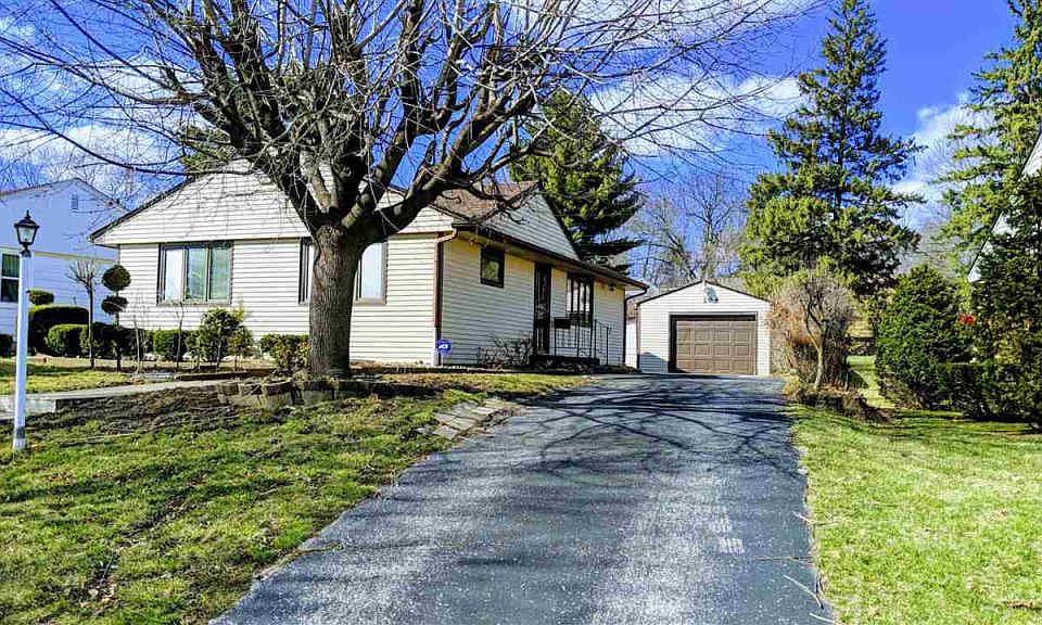 1st image of 204 Skylark Dr