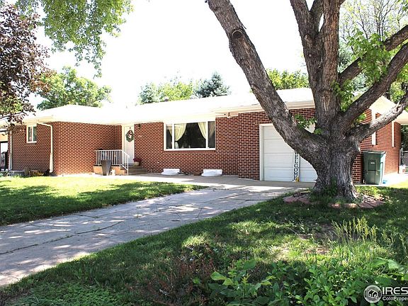 2nd image of 220 Everett St