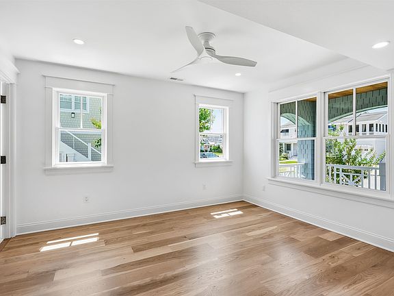 4th image of 215 60th St