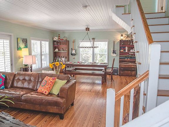 2nd image of 109 Demotte Ave