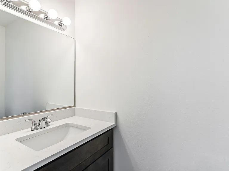 Midland Apartments — Photo 32