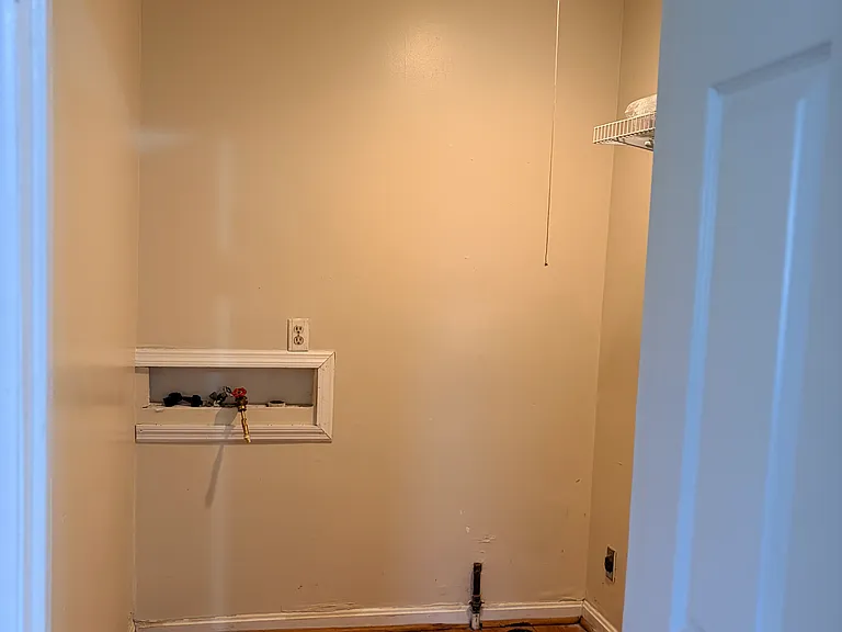 1586 Elston Dr — Photo 11