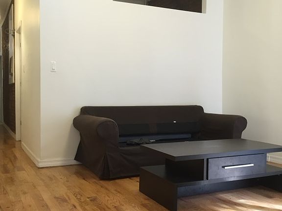 5th image of 518 Bainbridge St APT 1B