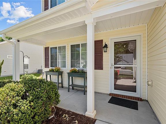 4th image of 504 Walnut Crossing Dr