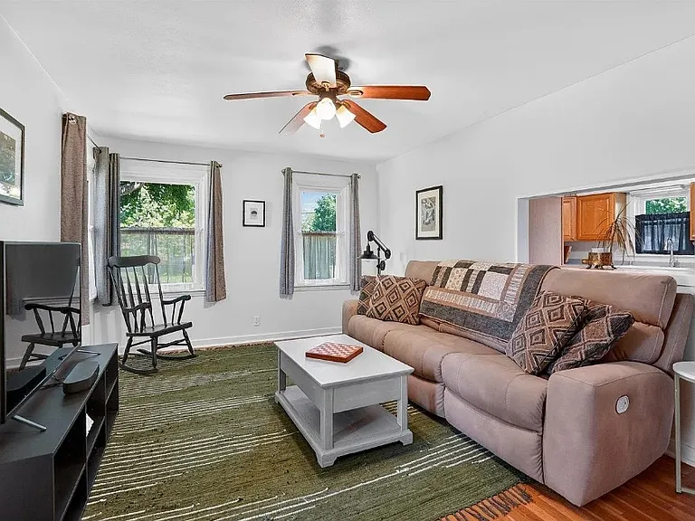 1733 Porter Ave — Photo 5