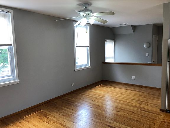 3rd image of 2437 W Ainslie St APT 2R