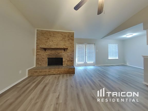 2nd image of 2501 Arapaho Dr