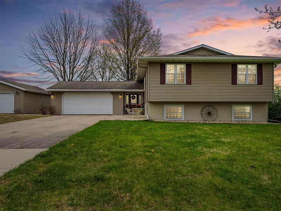 1st image of 3167 Ravenwood Dr NE