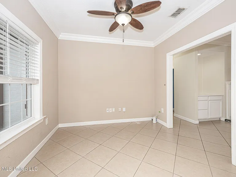 15208 Lisa Dr — Photo 10