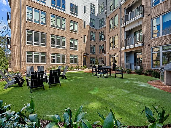 4th image of 255 E Chatham St #252