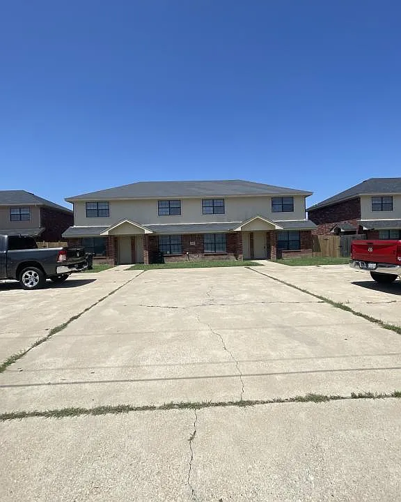 1101 Lansberry Ct