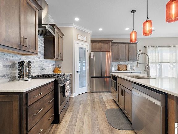 4th image of 210 Hunters Ridge Dr