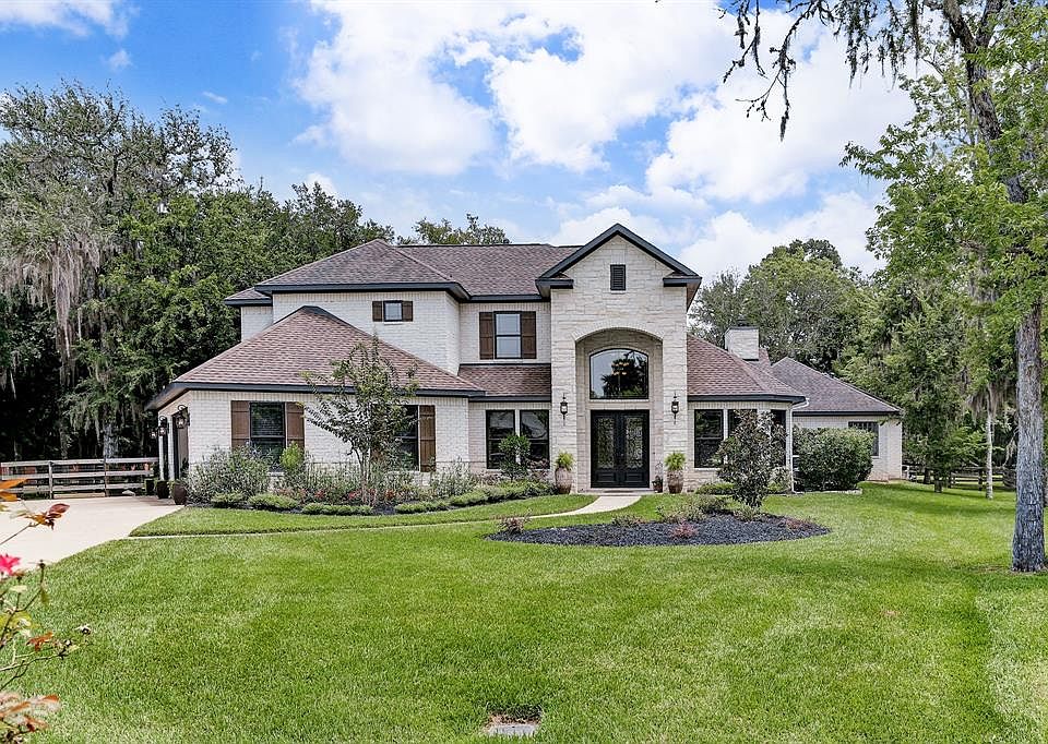 1st image of 32703 Wales Cir