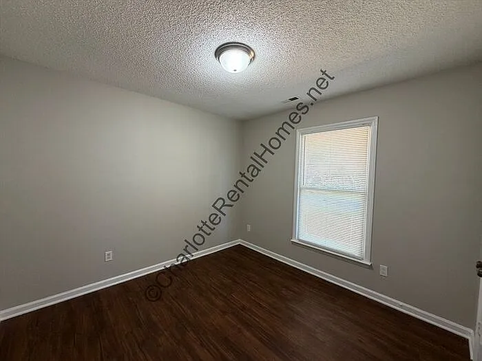 1619 Teddington Dr — Photo 7