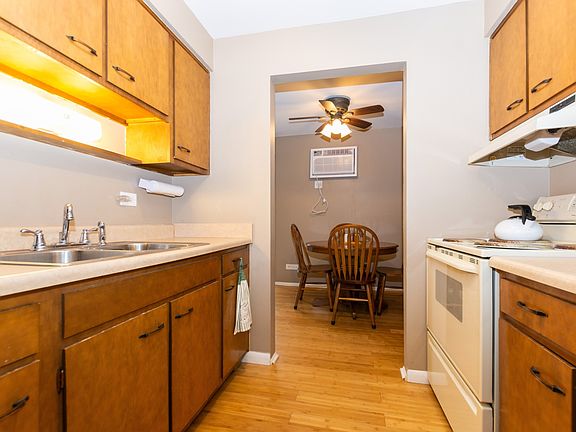 4th image of 9725 S Keeler Ave #6-303