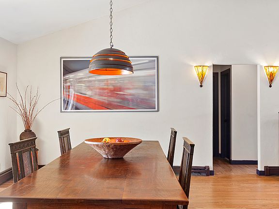4th image of 7 Bonac Woods Ln
