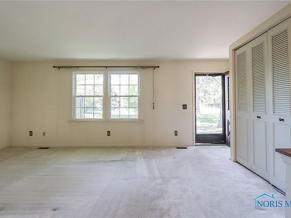 4th image of 14 Meadowbrook Dr
