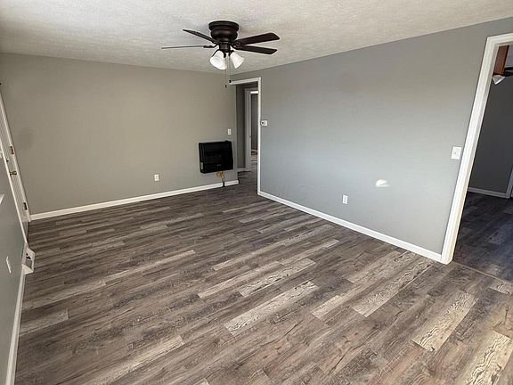 4th image of 352 S McArthur Way