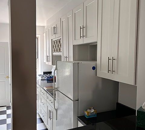 5th image of 238 E 75th St #4B