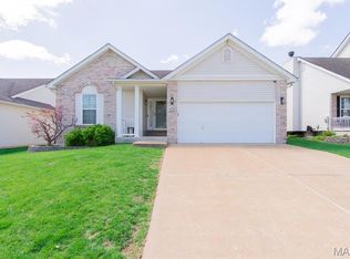 386 Winter Bluff Dr, Fenton, MO 63026