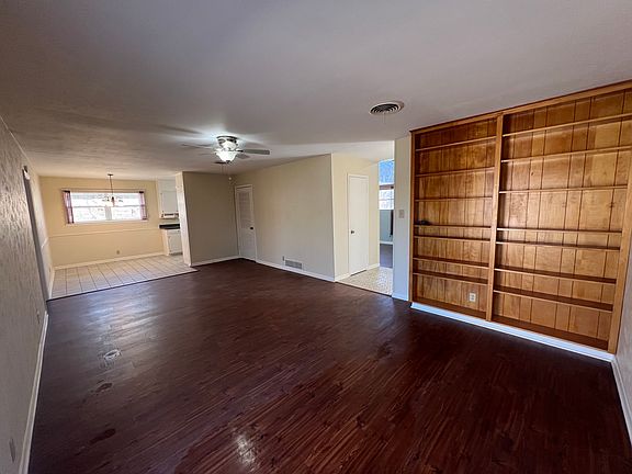 5th image of 813 E Windsor Dr