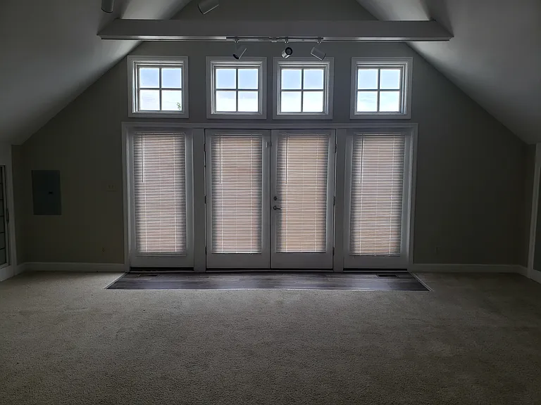 725 E Saint Clair St #5 — Photo 5