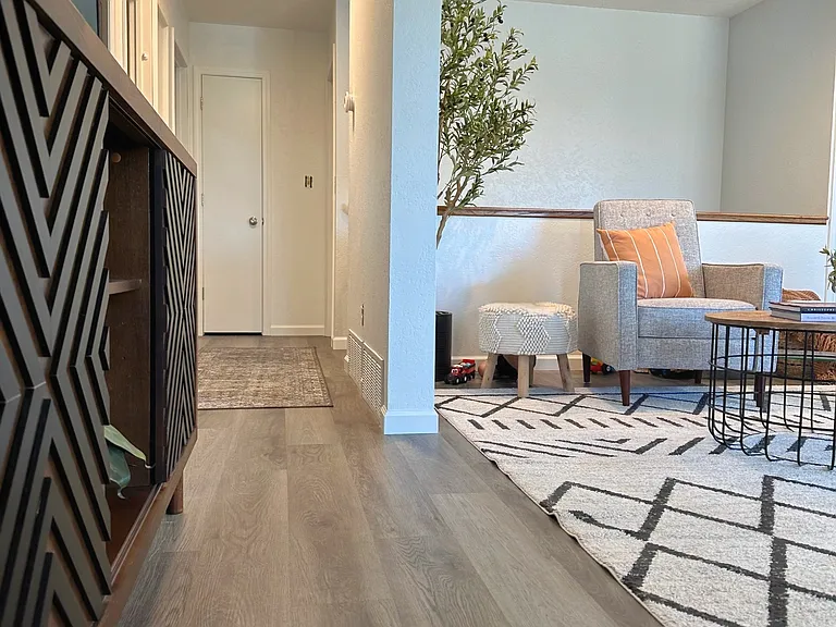 2209 Crestview Dr — Photo 24