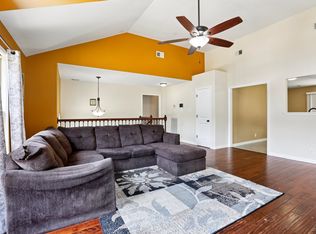 625 Hidden Valley Dr, Clarksville, TN 37040