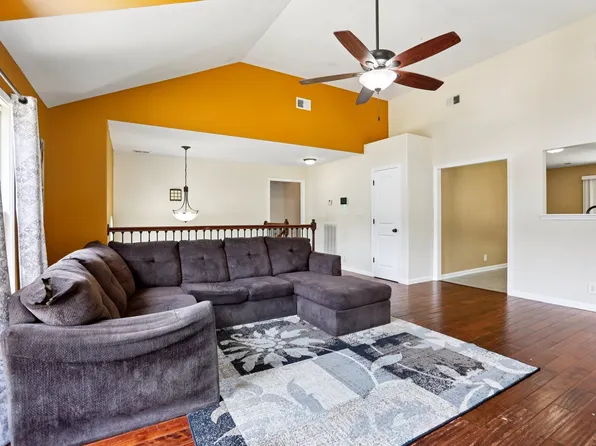 625 Hidden Valley Dr, Clarksville, TN 37040