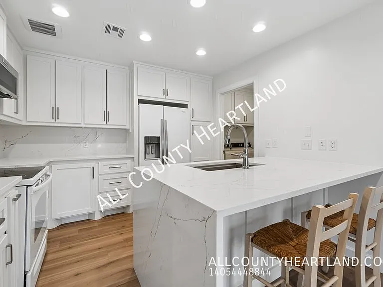 9009 N May Ave #156 — Photo 4