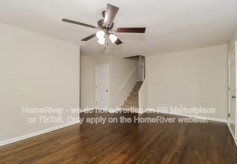 555 Browning Cir — Photo 3