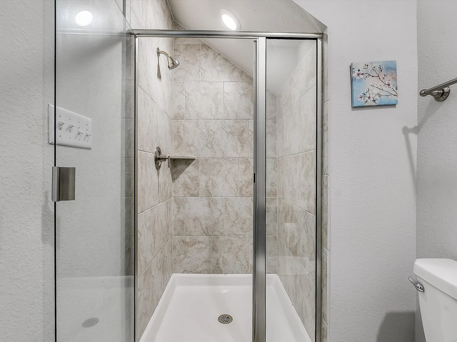 5 bed, 2858 sqft, $2,850 — Photo 3
