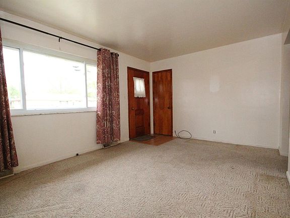 5th image of 325 Mary Lane Cir