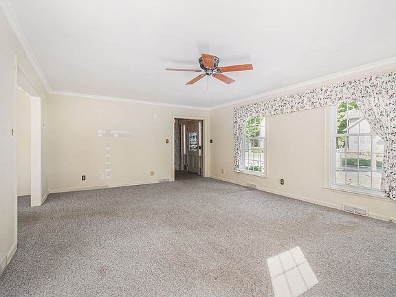 5th image of 106 Wenzel Ave