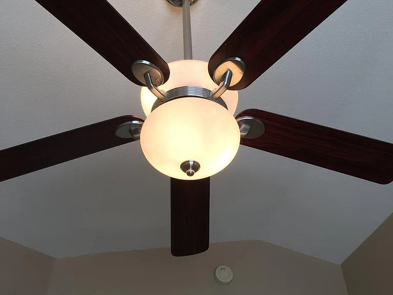 623 W Greentree Dr — Photo 14